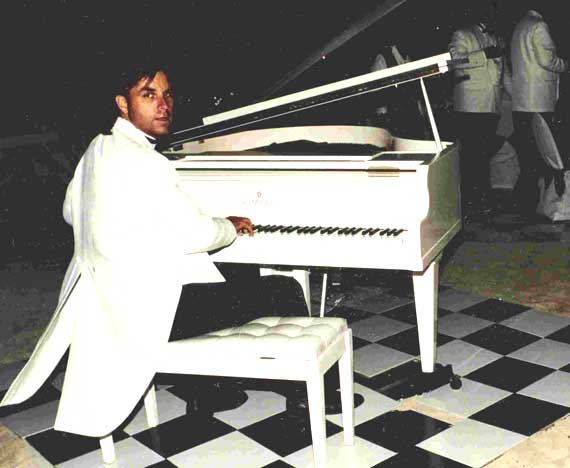 Freddie Rabuse Piano Bar Entertainer St. Thomas USVI